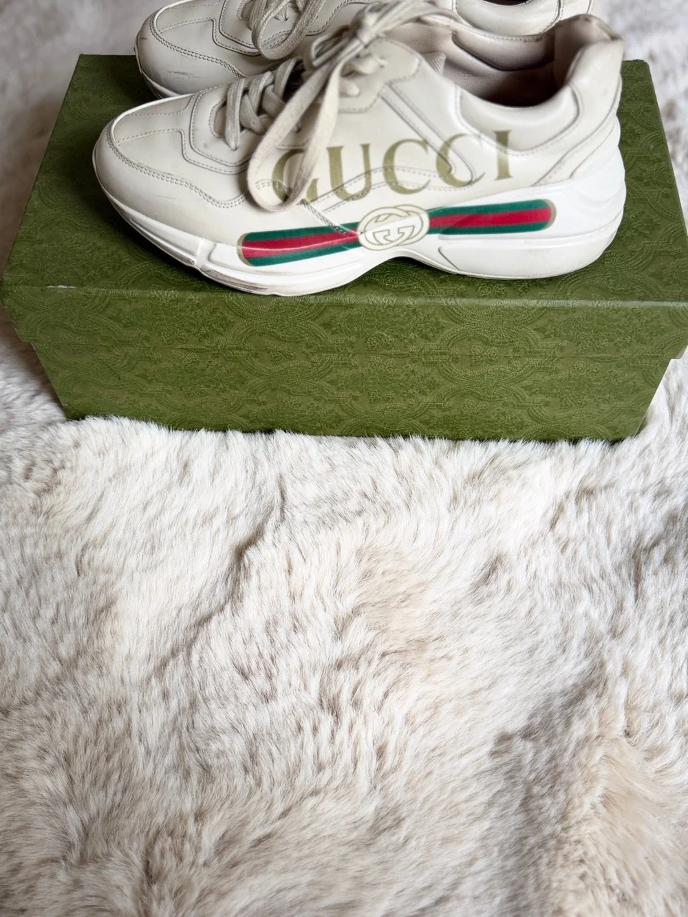 Gucci Cream Leather Low-Top Sneakers with Red Accent
